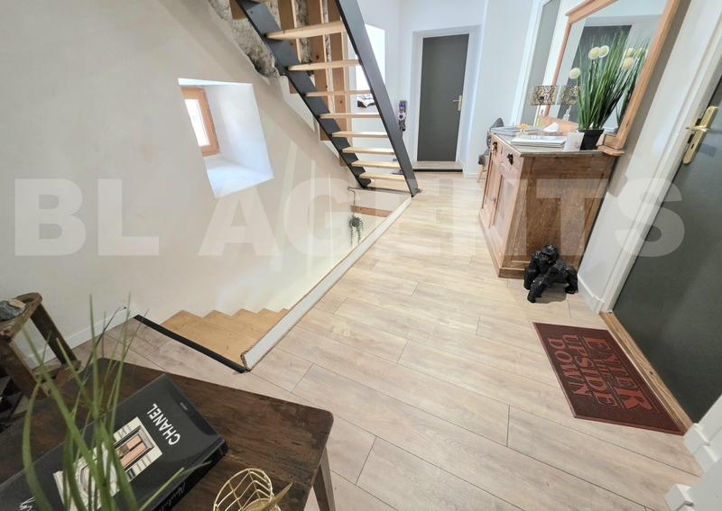 Maison - 300 m² - 8 pièces