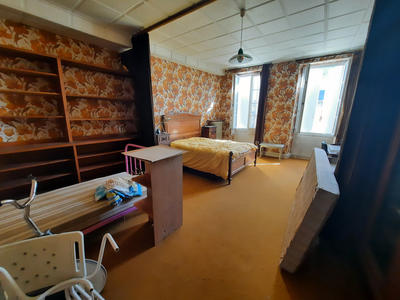 Maison - 225 m² - 7 pièces