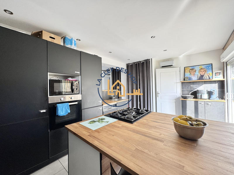 Maison - 137 m² - 7 pièces