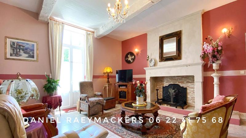 Maison - 300 m² - 11 pièces