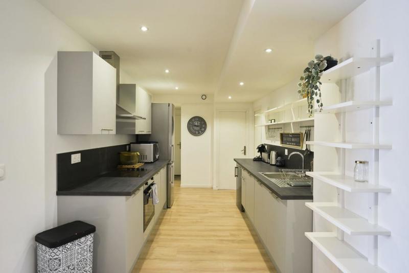 Appartement - 99 m² - 7 pièces