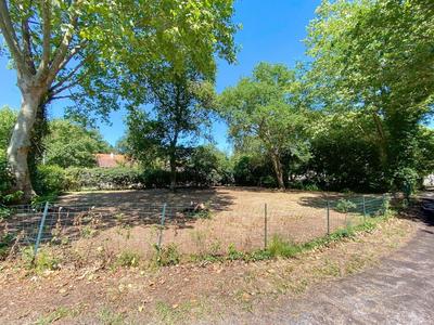 Terrain constructible - 1 041 m²