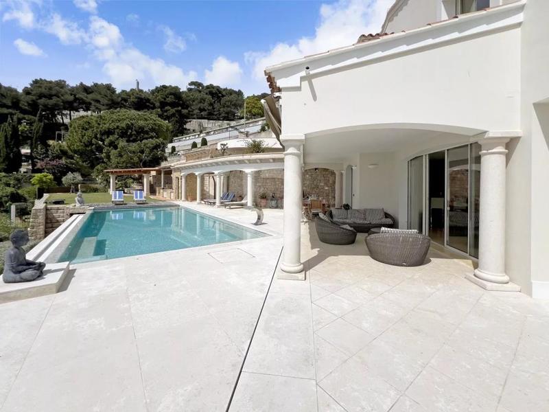 Villa - 320 m² - 5 pièces