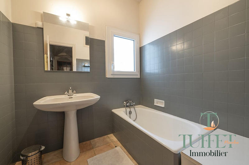 Maison - 220 m² - 9 pièces