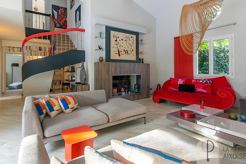 Villa - 216 m² - 6 pièces