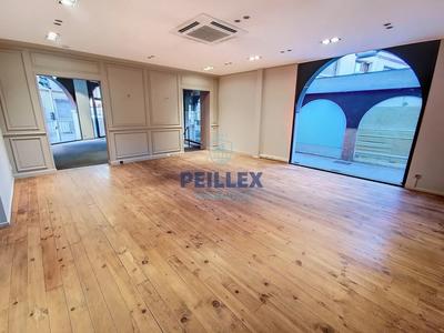 Local commercial - 252 m² - 4 pièces