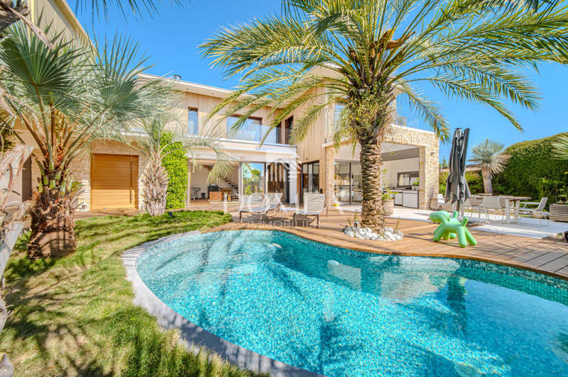 Villa - 288 m² - 6 pièces