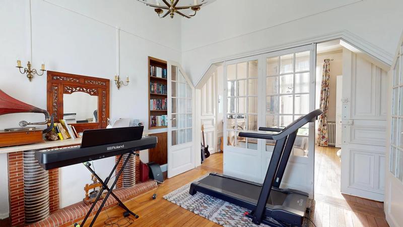 Maison - 252 m² - 9 pièces