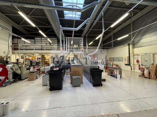 Entrepôt - 1 625 m²