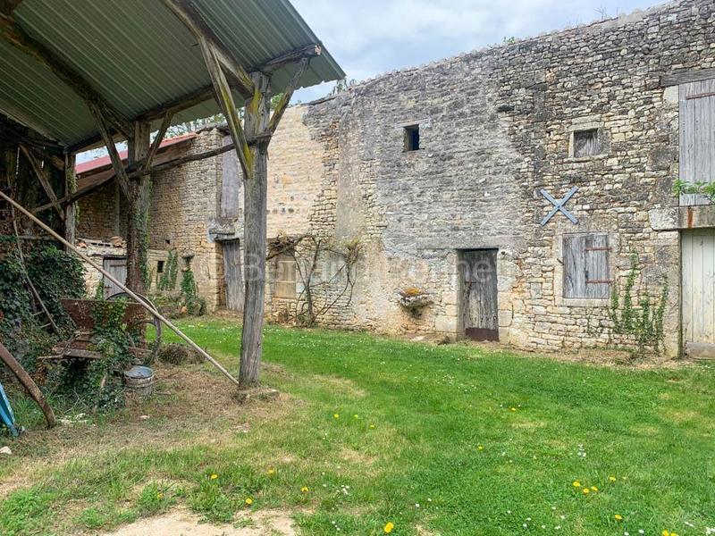 Maison en pierre - 222 m² - 8 pièces