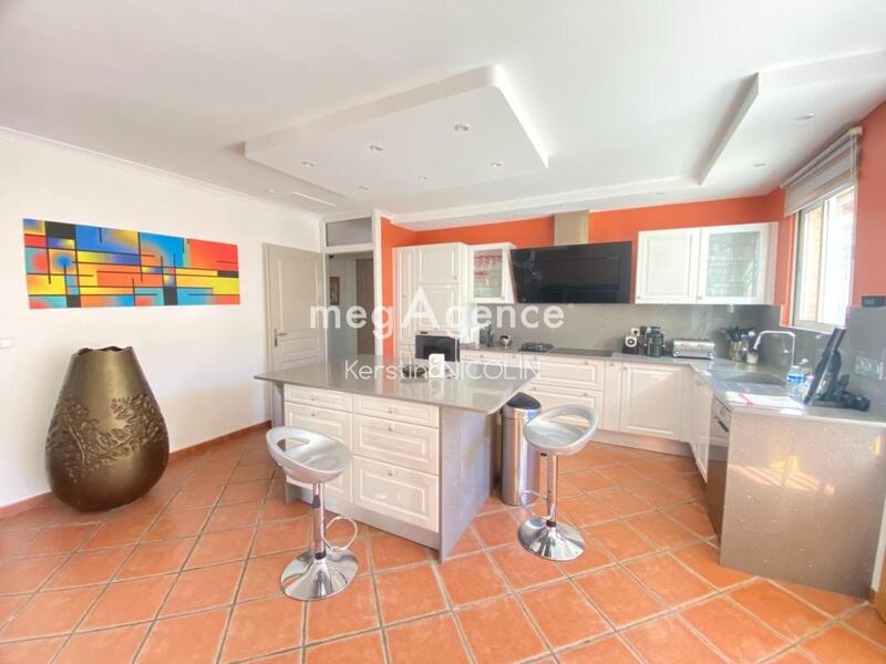 Maison - 210 m² - 10 pièces