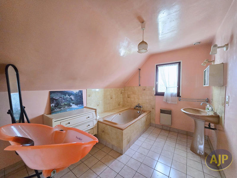 Maison - 80 m² - 5 pièces