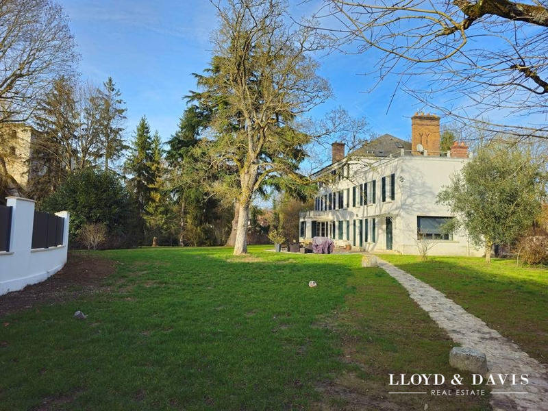 Maison - 455 m² - 13 pièces