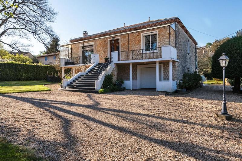 Maison - 223 m² - 7 pièces
