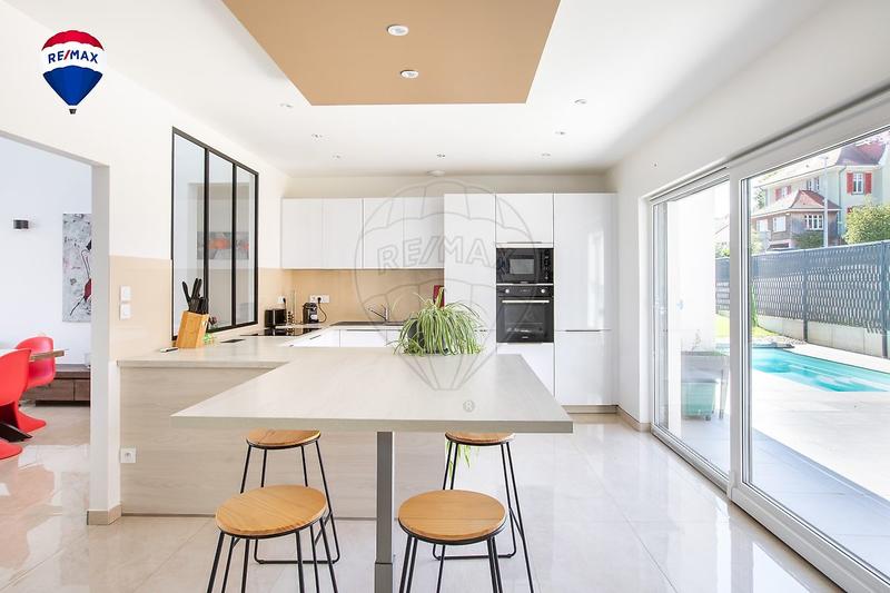 Maison - 138 m² - 5 pièces