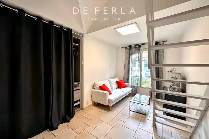 Propriété - 245 m² - 10 pièces