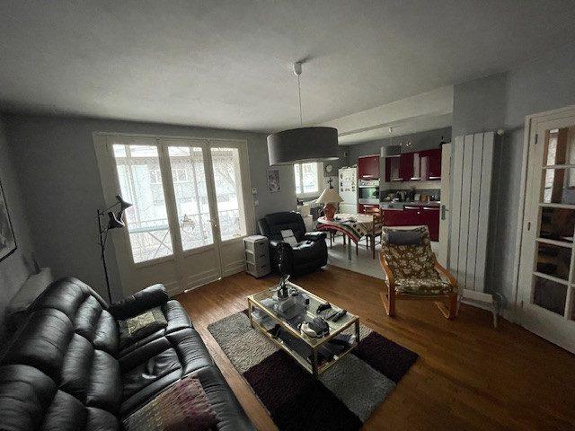 Maison traditionnelle - 143 m² - 8 pièces