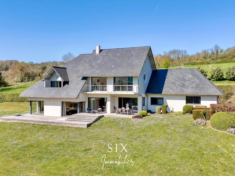 Maison - 270 m² - 9 pièces