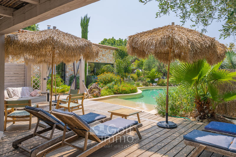 Villa - 220 m² - 5 pièces