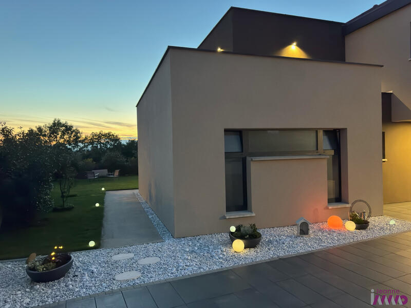 Villa - 235 m² - 9 pièces
