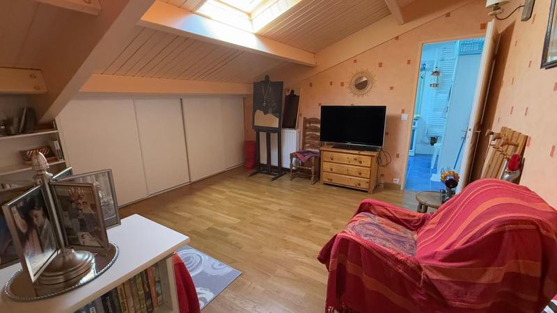 Maison - 323 m² - 8 pièces