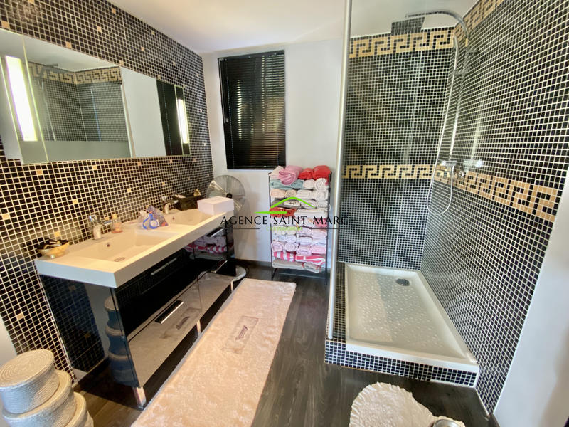 Villa - 204 m² - 6 pièces