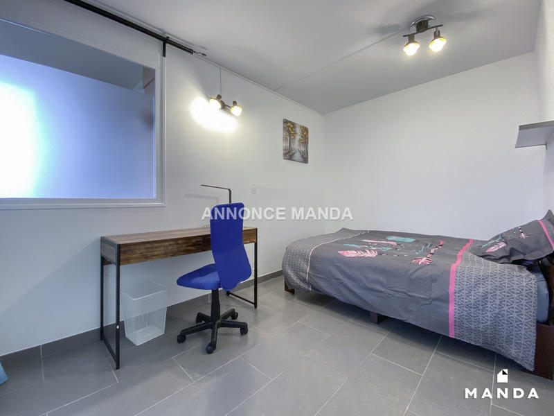 Chambre - 10 m² - 6 pièces