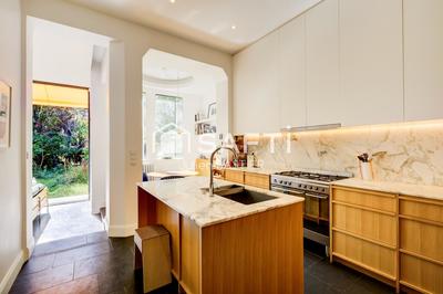 Maison - 320 m² - 11 pièces