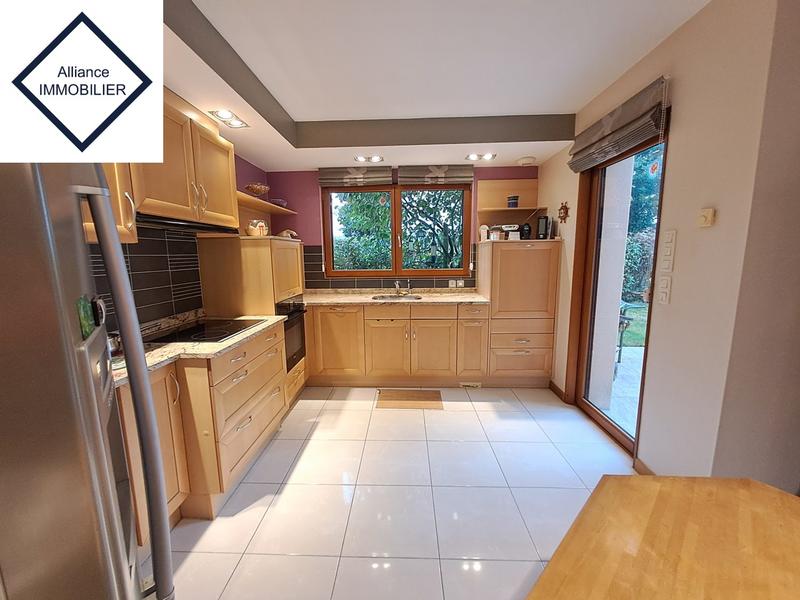 Maison - 161 m² - 11 pièces