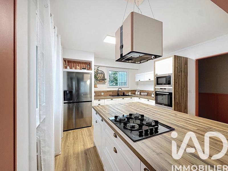 Maison - 202 m² - 7 pièces