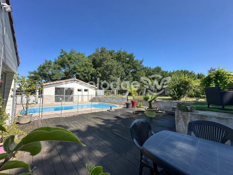 Maison - 184 m² - 7 pièces