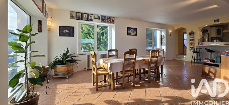 Maison - 216 m² - 7 pièces