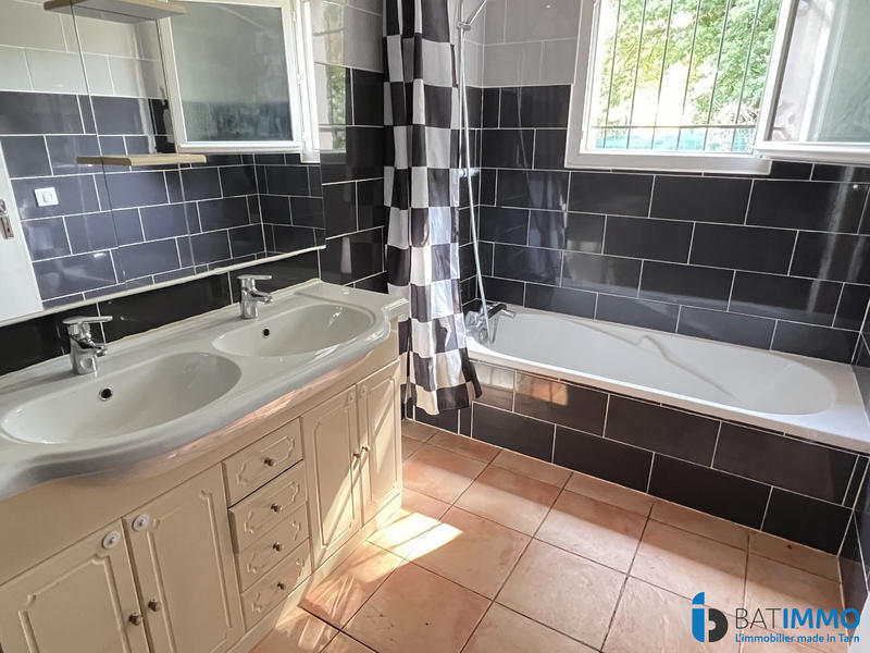 Maison - 211 m² - 9 pièces