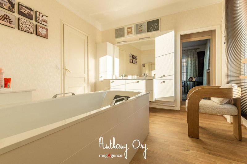 Maison de ville - 247 m² - 10 pièces