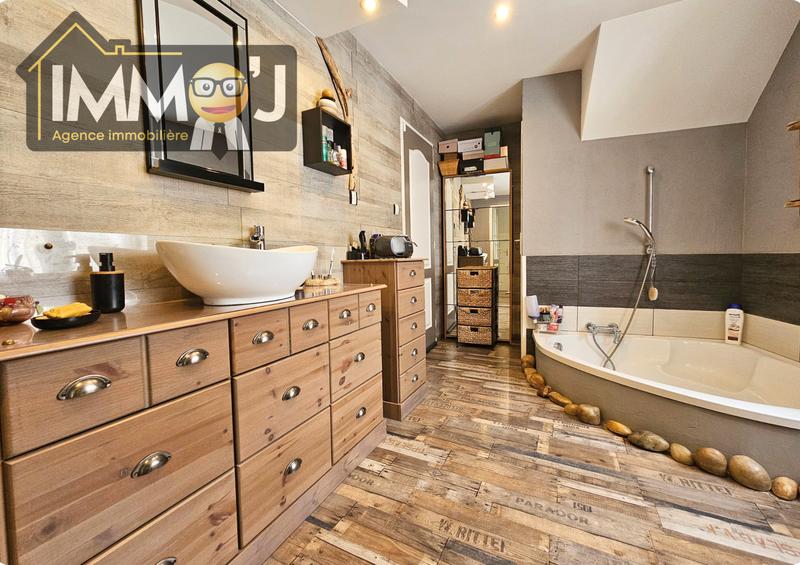 Maison - 264 m² - 7 pièces