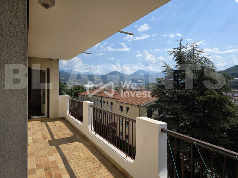 Appartement - 96 m² - 5 pièces