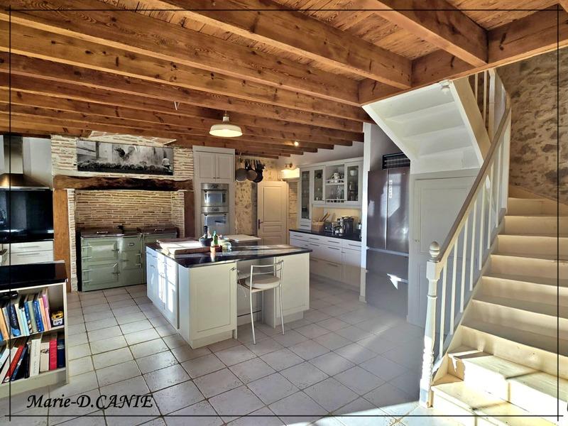 Maison - 480 m² - 10 pièces