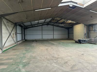 Entrepôt - 300 m²
