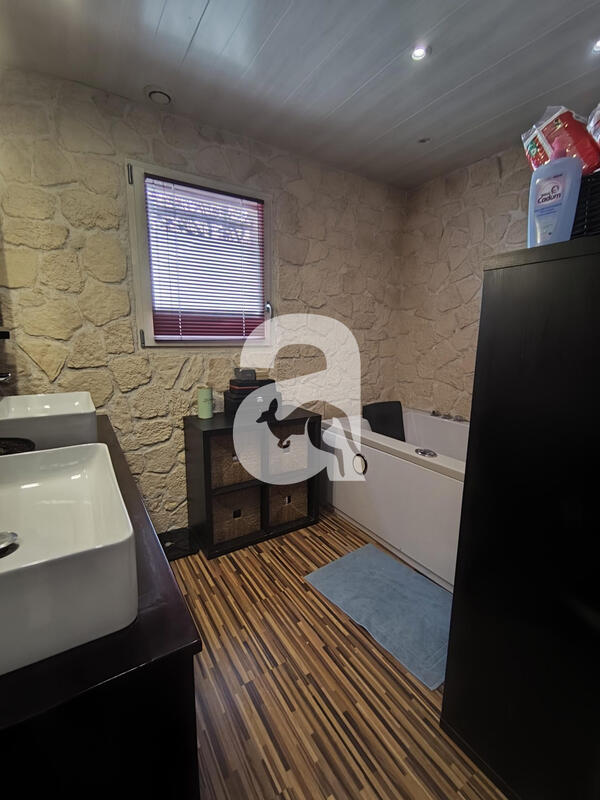 Maison traditionnelle - 157 m² - 5 pièces