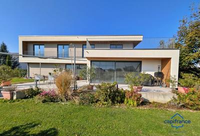 Maison - 220 m² - 9 pièces