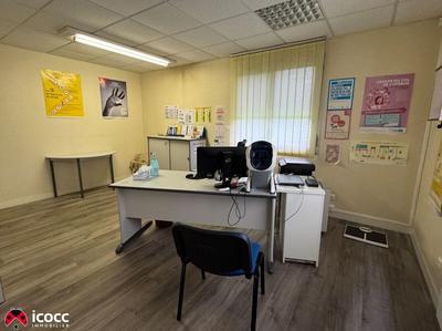 Local d'activités - 320 m² - 15 pièces