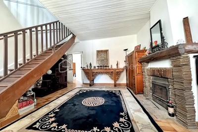 Maison - 260 m² - 9 pièces