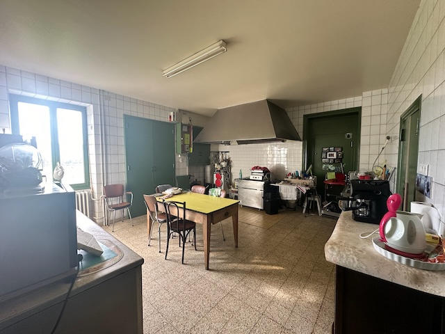 Maison - 280 m² - 10 pièces