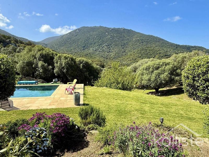 Maison - 194 m² - 7 pièces