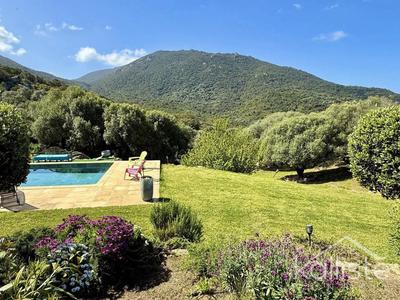 Maison - 194 m² - 7 pièces