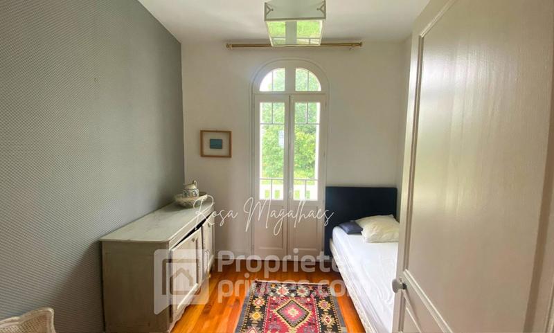 Maison - 225 m² - 8 pièces