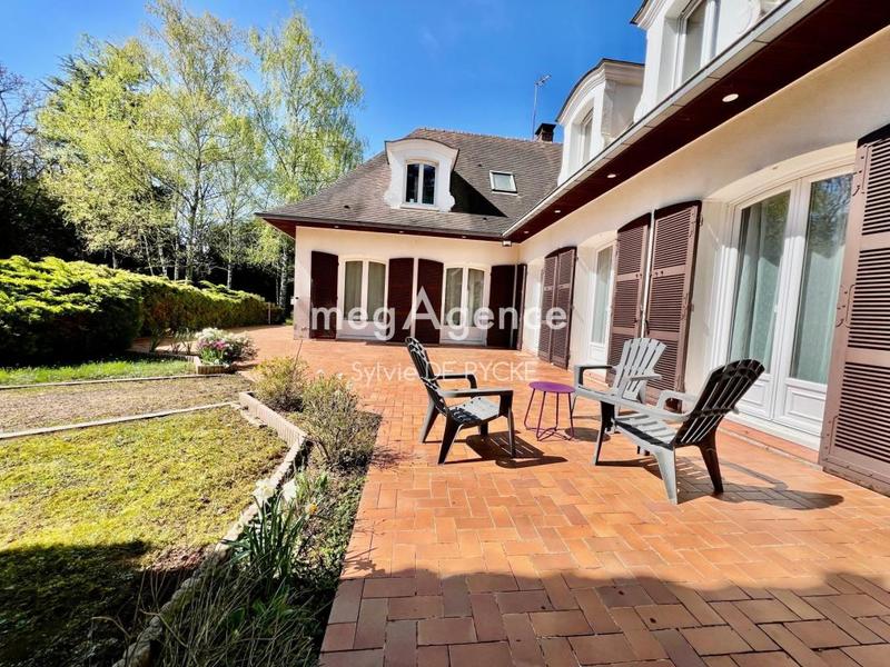 Maison - 202 m² - 7 pièces