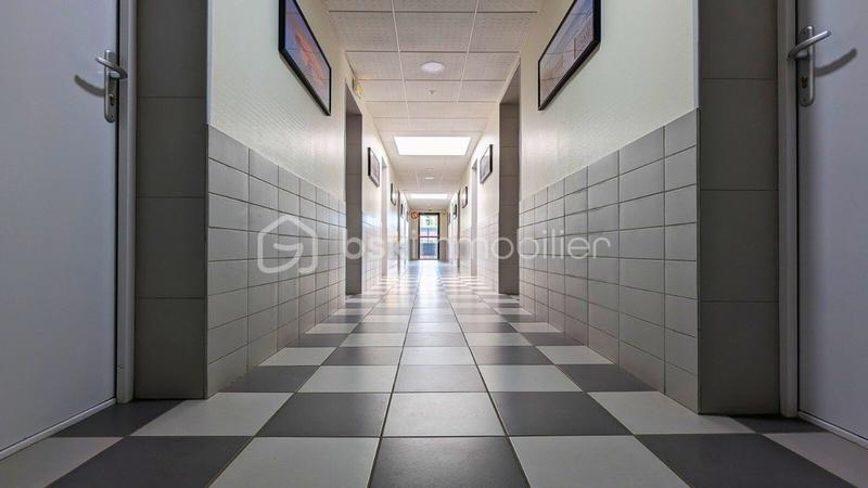 Immeuble - 1 900 m² - 30 pièces