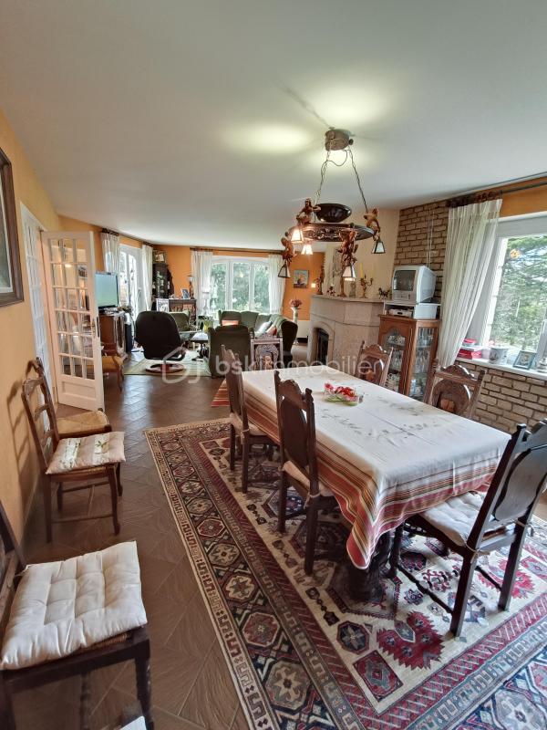 Demeure - 240 m² - 13 pièces