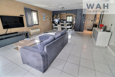 Maison - 99 m² - 4 pièces